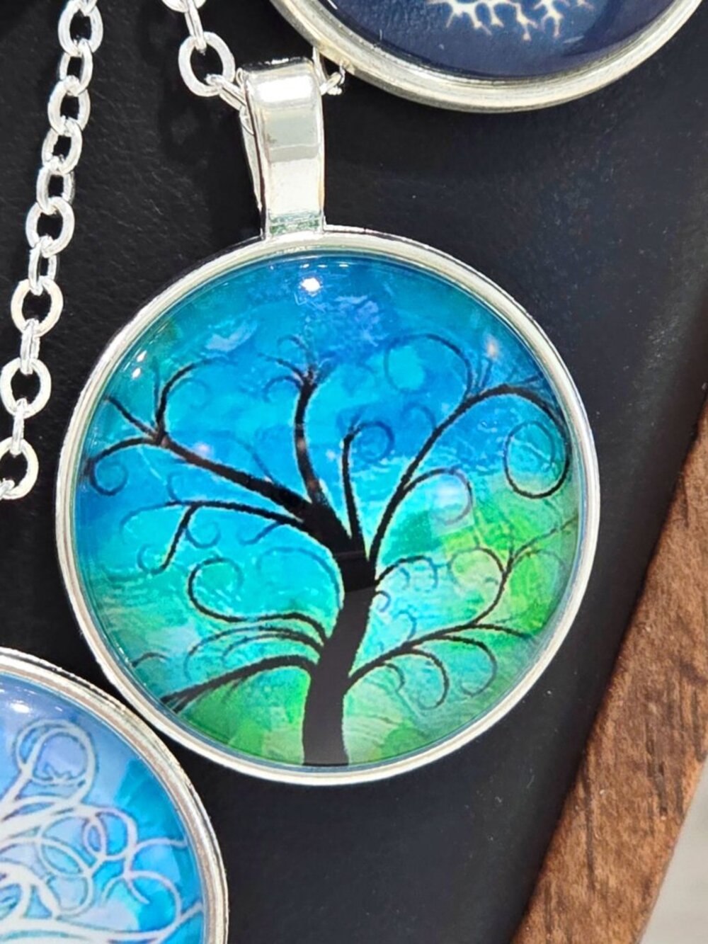 Handmade ✦ Tree of Life Glass Pendant ✦ Artistic Vibrant Cab Necklace 18" NWT - Picture 4 of 12